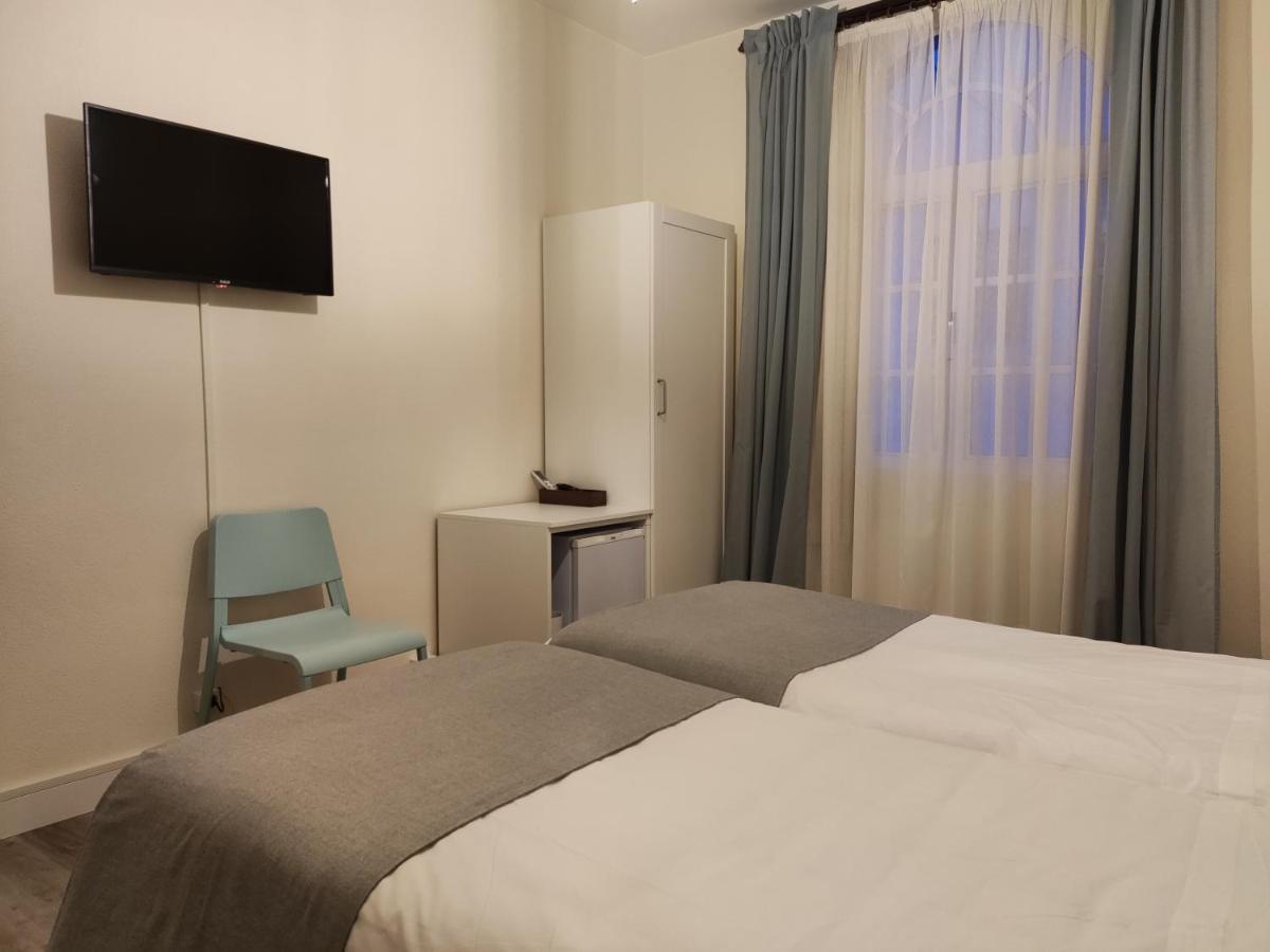 Hostal Andalucia Chipiona Bagian luar foto