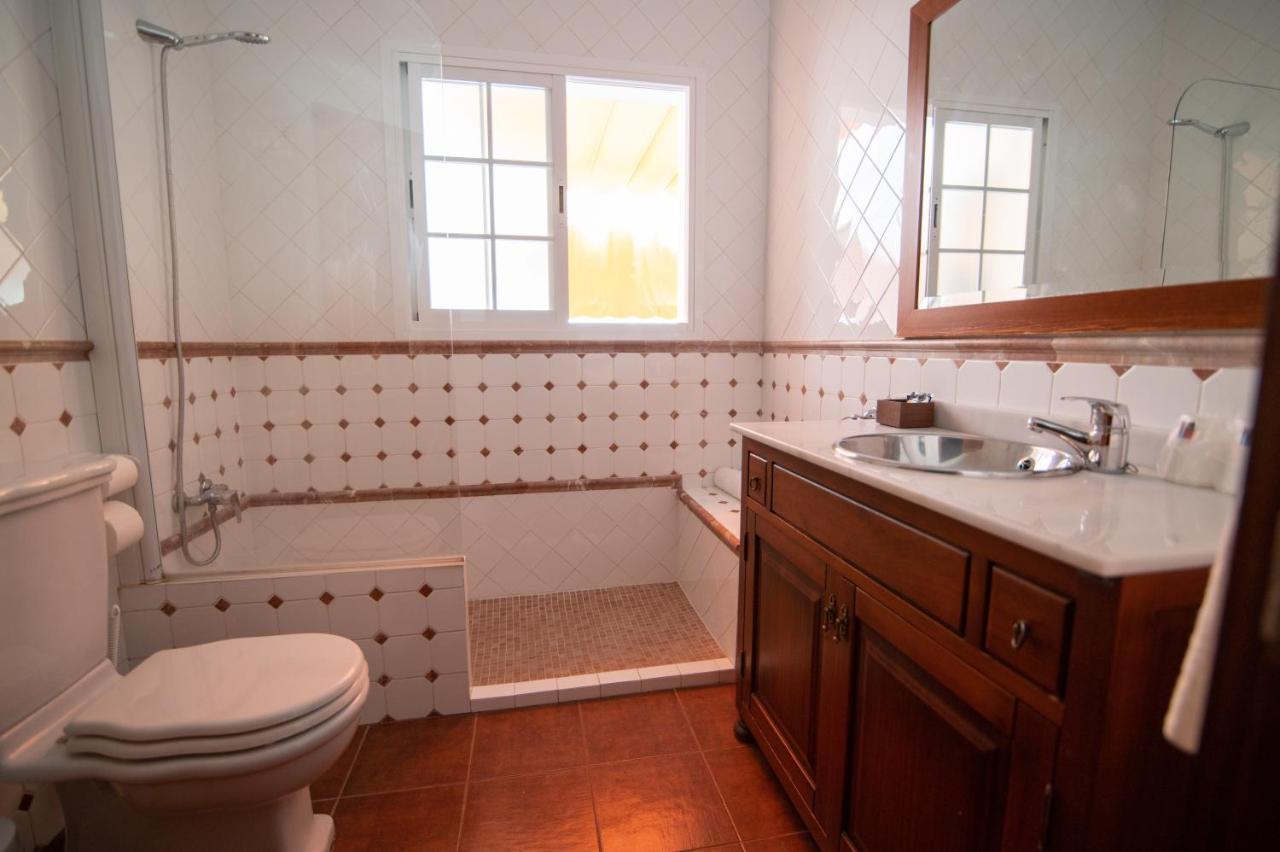 Hostal Andalucia Chipiona Bagian luar foto