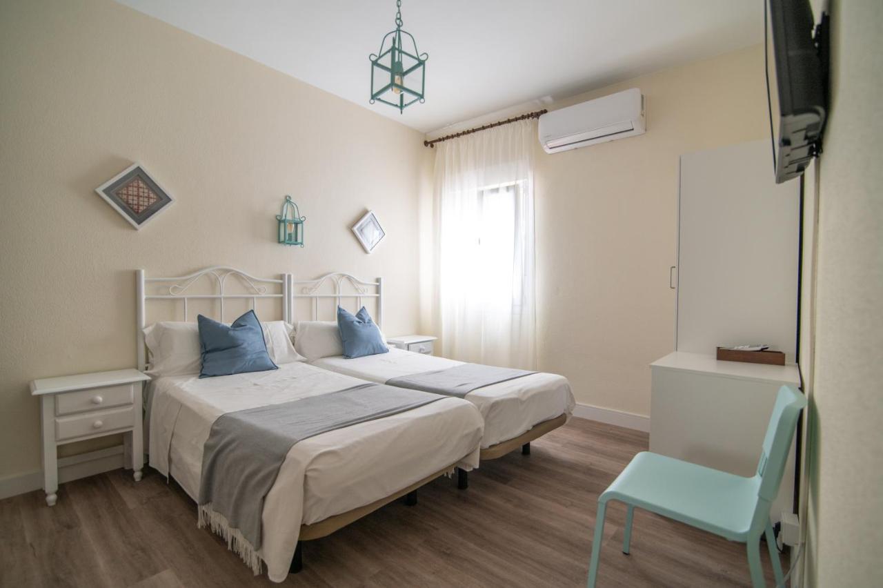 Hostal Andalucia Chipiona Bagian luar foto